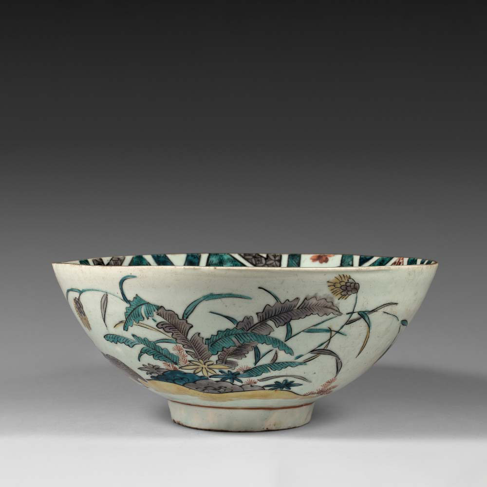 A rare Ko-Kutani porcelain bowl with overglaze polychrome enamels - 1