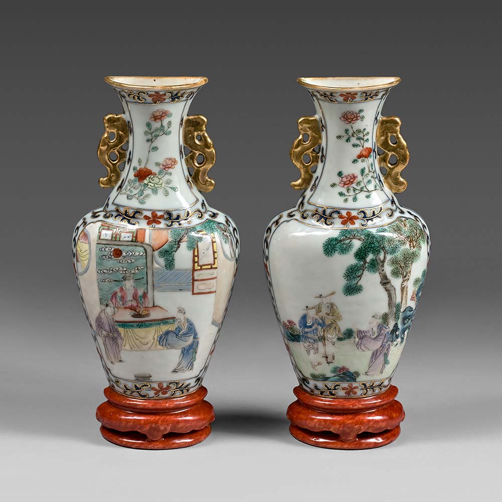 A pair of Famille Rose porcelain wall vases - 1