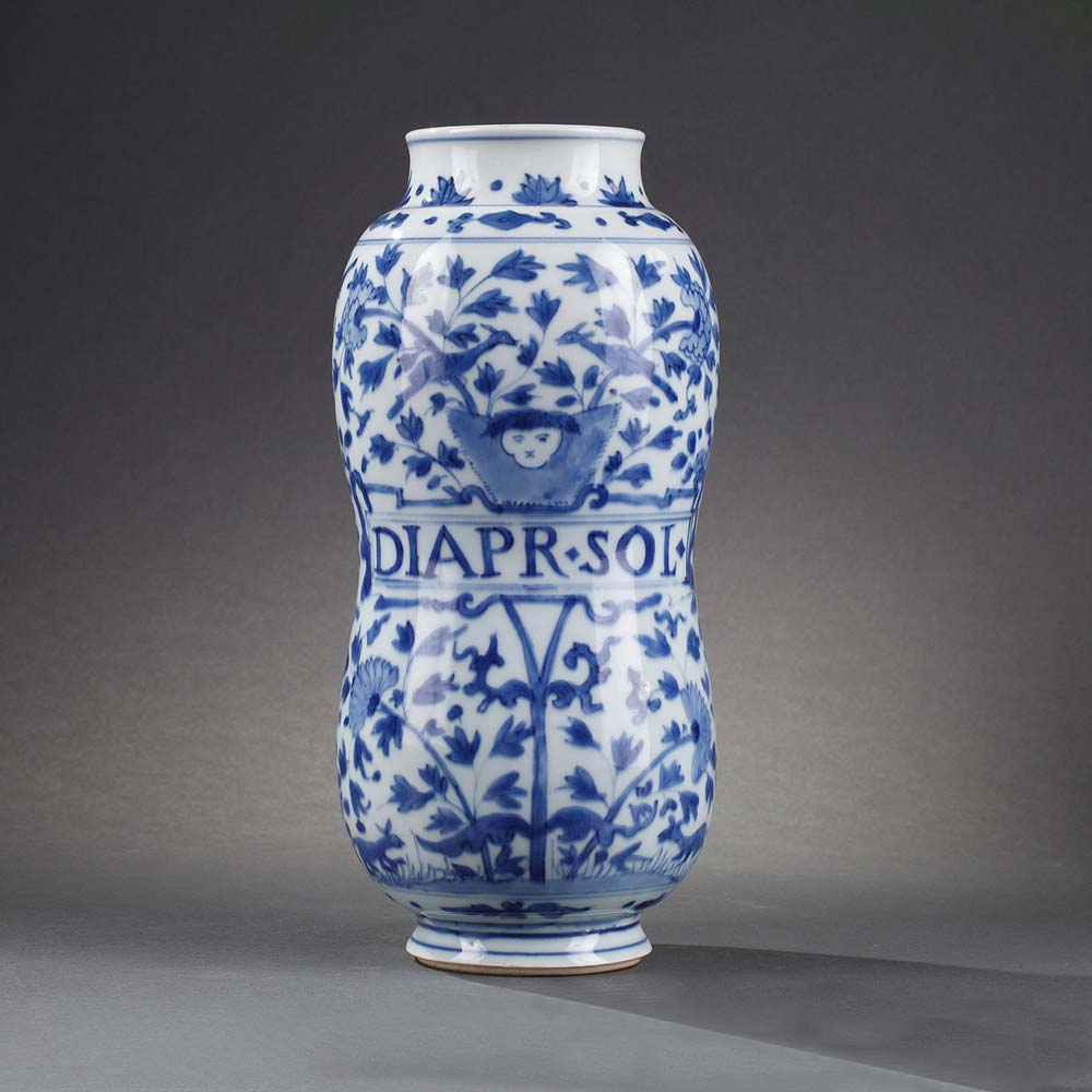 Pot à pharmacie de forme « albarello » en porcelaine bleu et blanc - 1