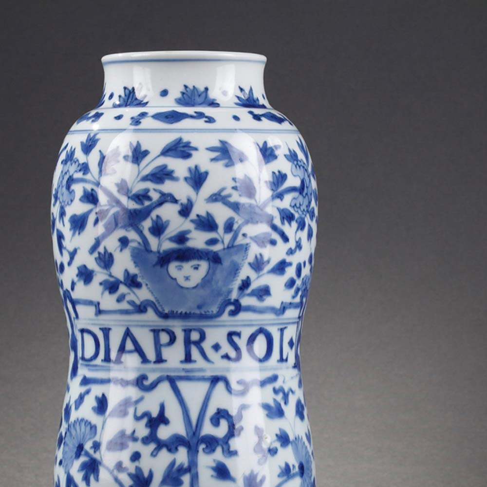 A rare “albarello” apothecary jar in underglaze blue porcelain - 2