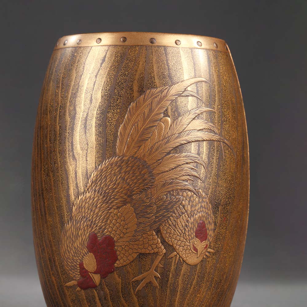 A war drum shaped box decorated with a rooster and a hen - 2