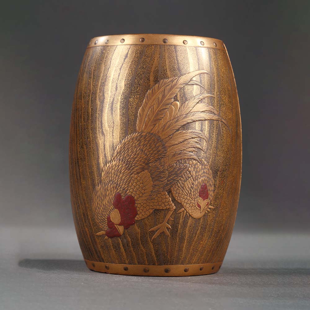 A war drum shaped box decorated with a rooster and a hen - 1
