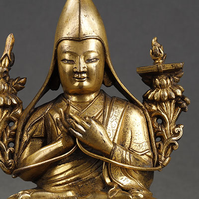 A gilt-bronze figure of Tsongkhapa - 2