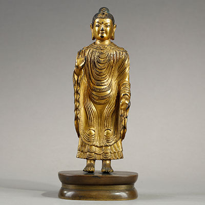 Bouddha en Bronze doré de type Udayana, représenté debout - 1