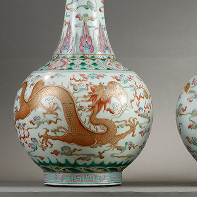 Pair of “ famille rose “ “Shangping” vases decorated with a dragon and a phoenix. - 2