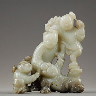 Group of acrobatic children  in white and grey  nephrite jade - 1