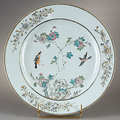 Porcelain dish decorated with “famille rose” - 1