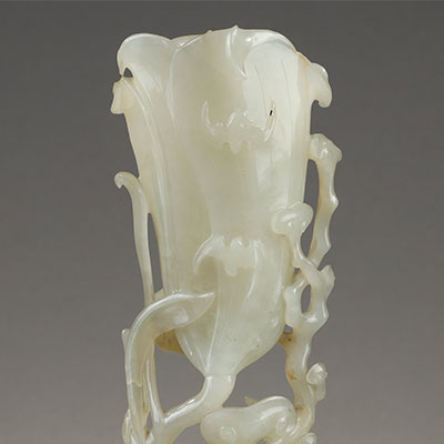 White nephrite jade vase - 2
