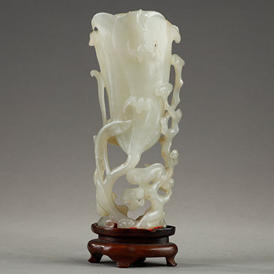White nephrite jade vase - 1