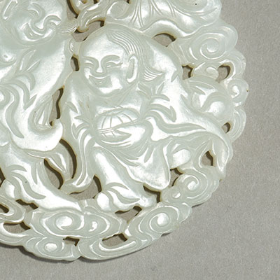 White nephrite jade pendant with openwork decoration depicting the Hehe twins - 2